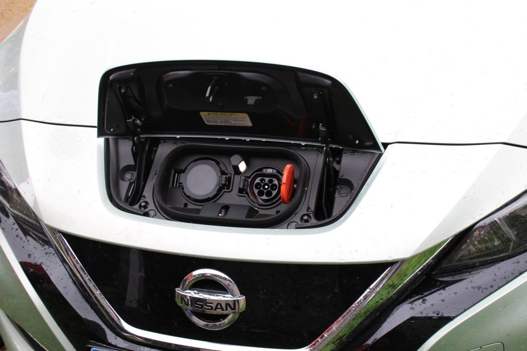 Electric vehicle charging socket